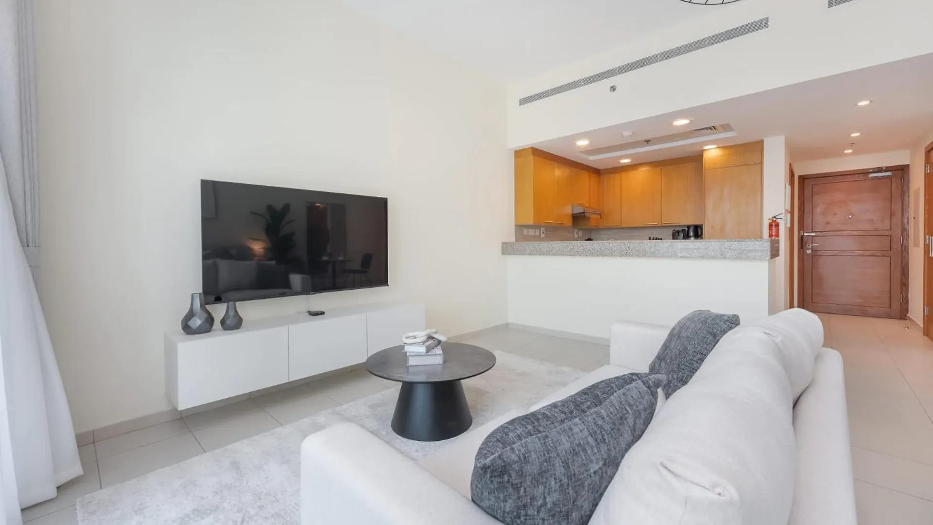 Minimalist And Modern Studio In Business Bay Dubai